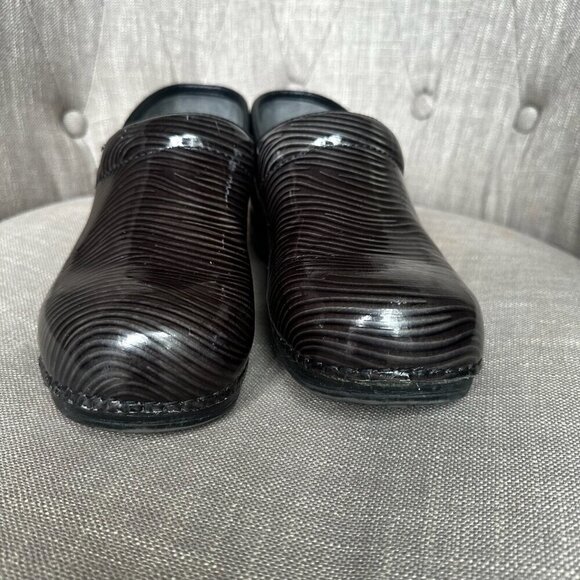 Dansko XP Clogs Sz 41 Black Grey Zebra Stripe Nursing Resistant Comfort Shoes - Picture 4 of 10